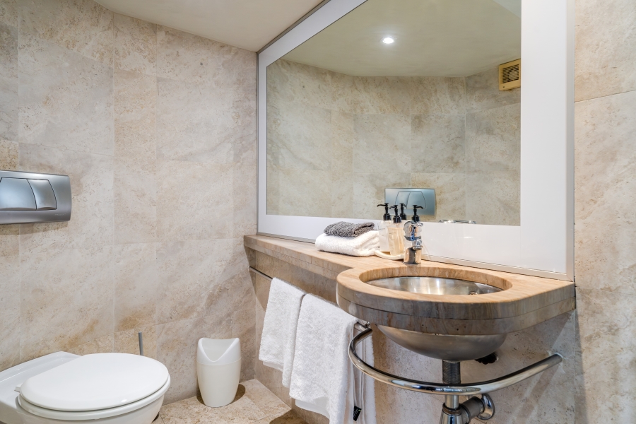 8 Bedroom Property for Sale in Camps Bay Western Cape